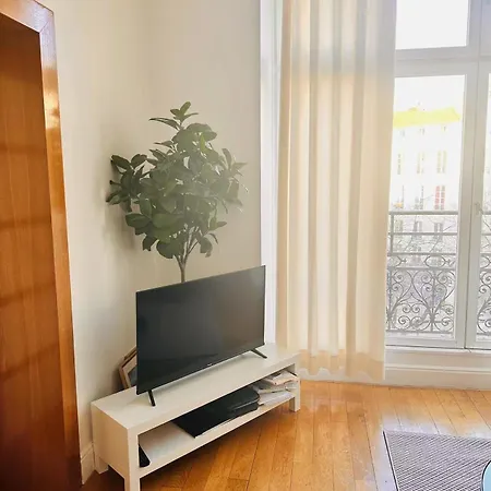 2 Bedrooms In Marais باريس