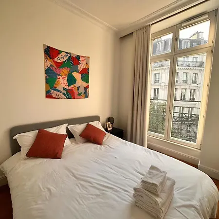 2 Bedrooms In Marais * Paris