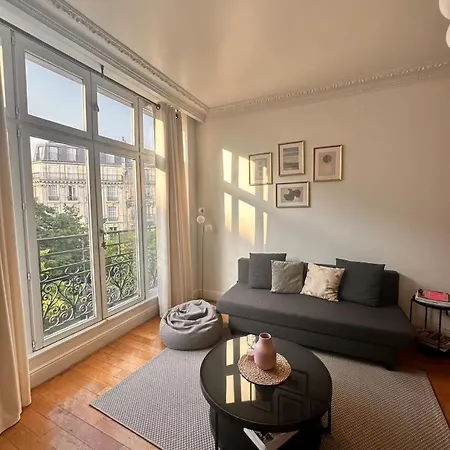 2 Bedrooms In Marais Appartement