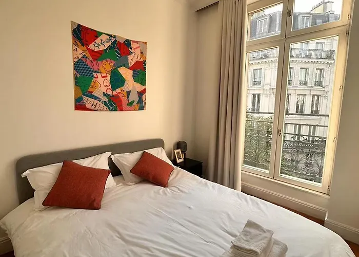 2 Bedrooms In Marais * Paris
