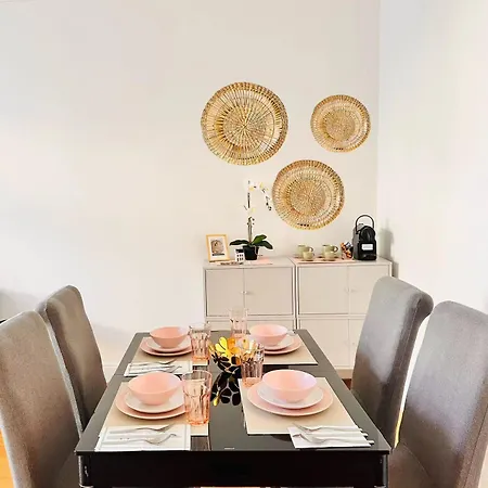 2 Bedrooms In Marais Διαμέρισμα